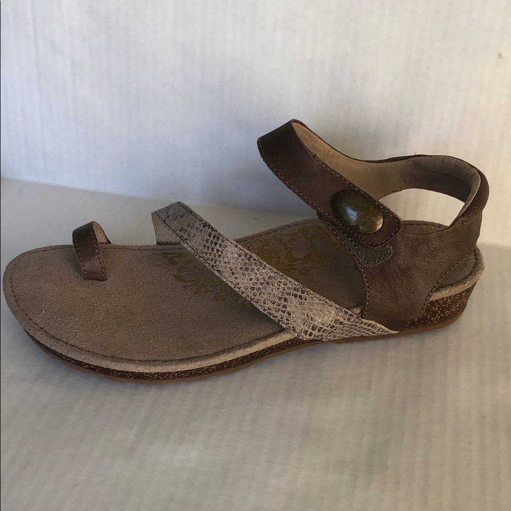 Aetrex Georgia Women’s Brown Leather Toe Loop Sandals Size 9